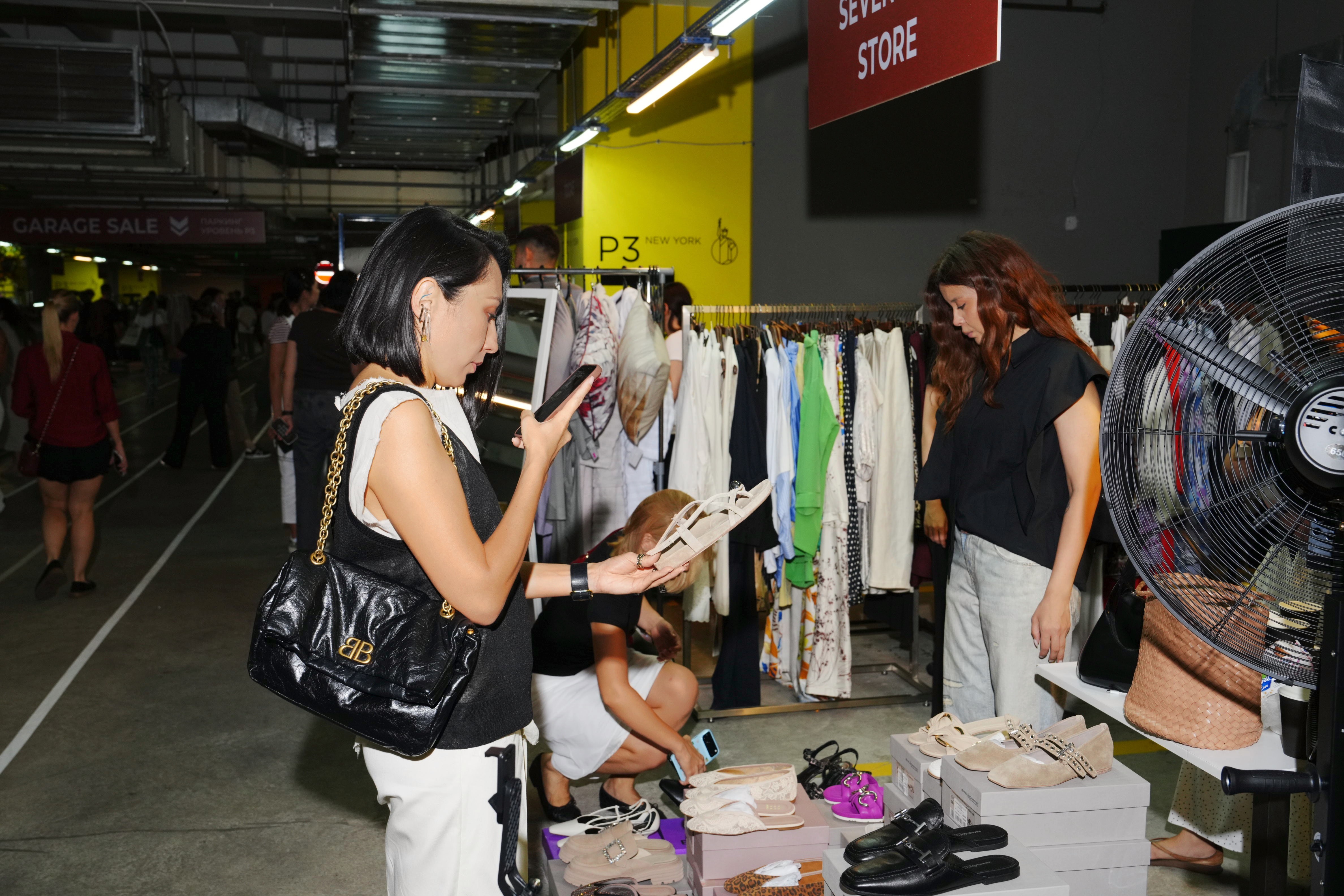Летний Garage Sale в Esentai Mall 4